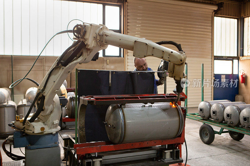 机械臂用氩气焊接钢，自动化工业工艺，机器焊接