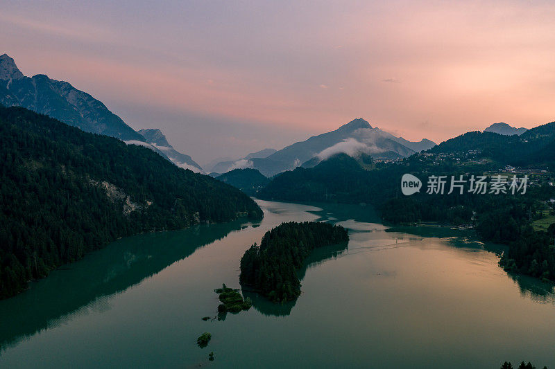 卡多雷湖意大利的白云石山脉