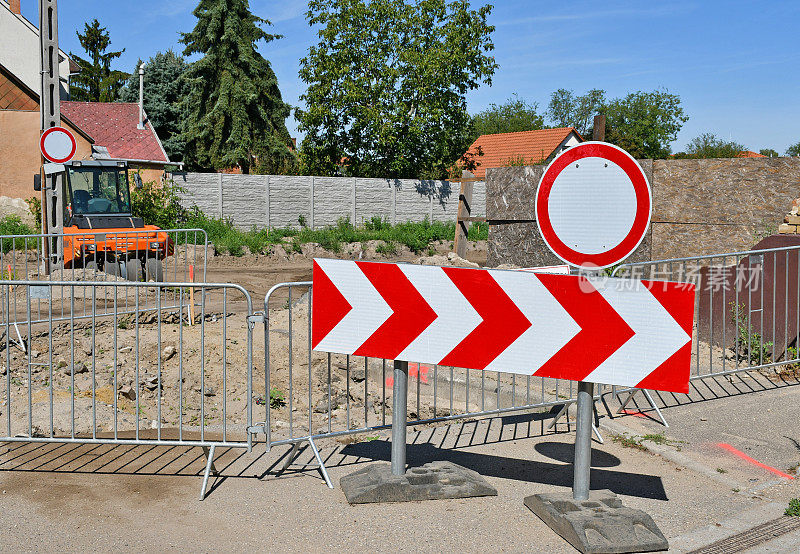 道路护栏在道路建设