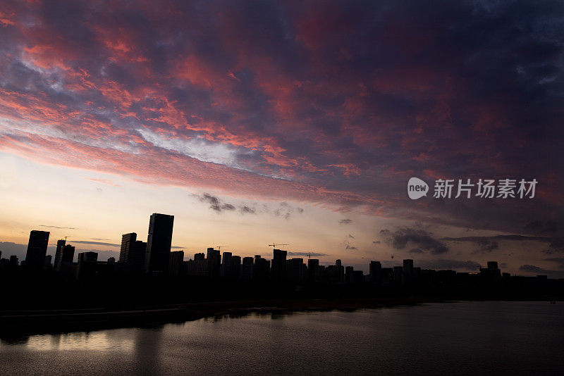 日照夜景