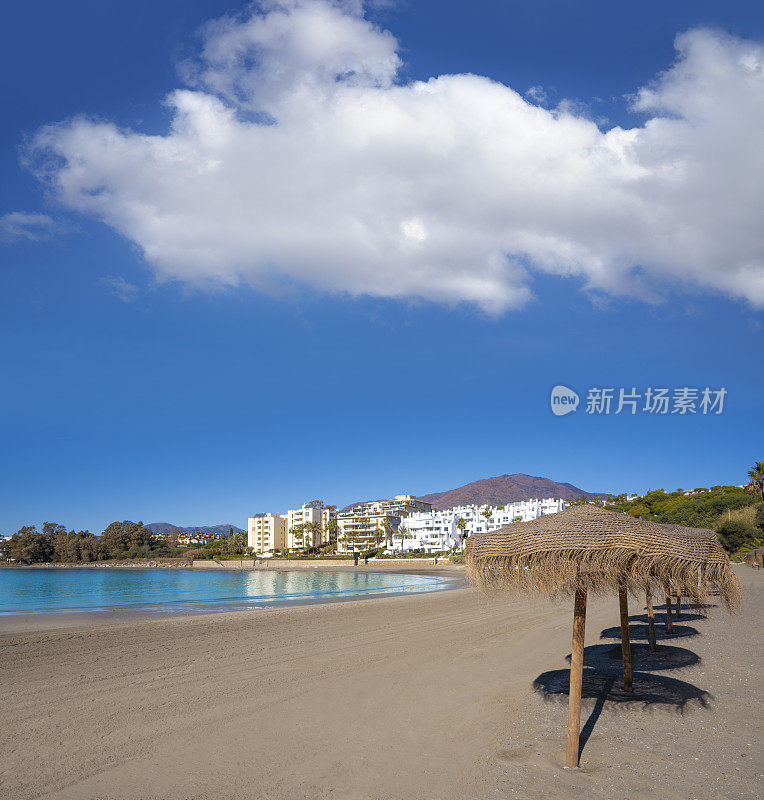 太阳海岸的埃斯特波纳海滩