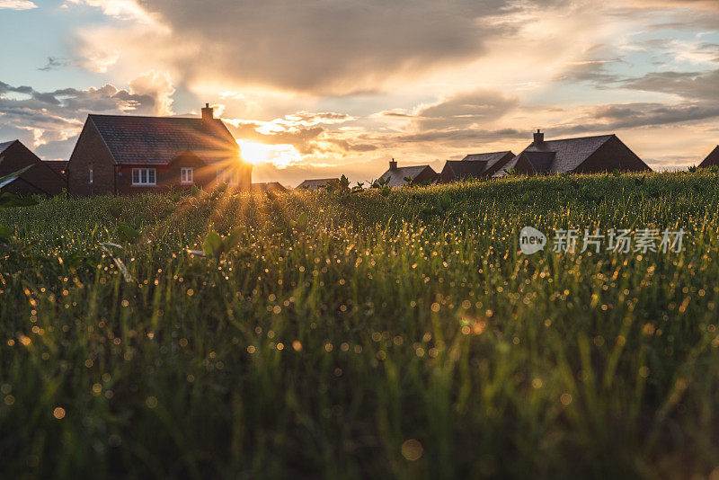 日落时分，英国一处新开发的住宅