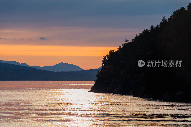 格鲁吉亚海峡的日落