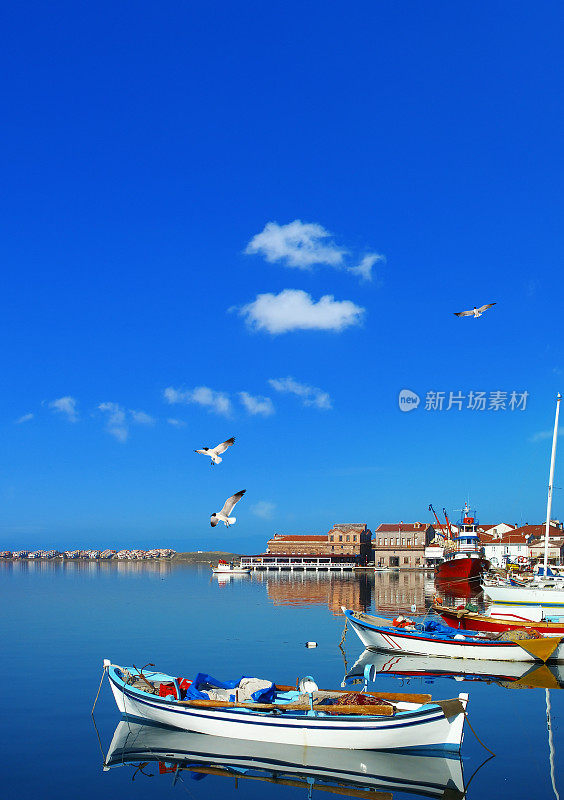 土耳其爱琴海历史小镇艾瓦利克的海滨风光