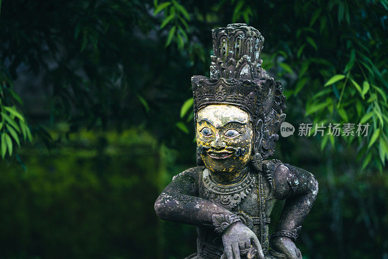 巴厘岛用石头雕刻的恶魔雕塑