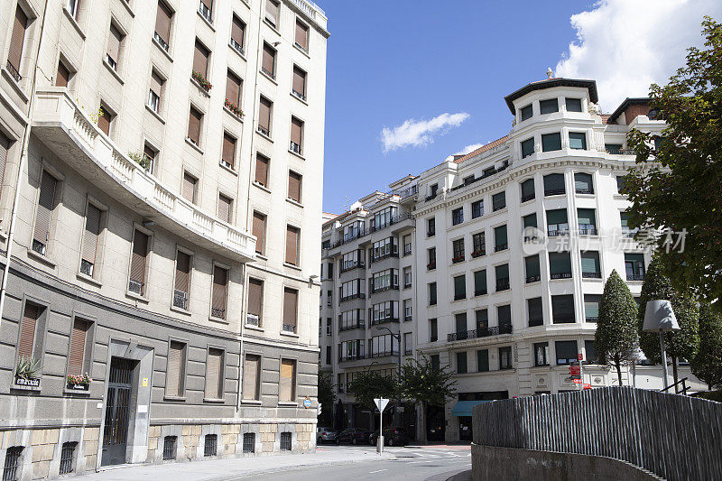 西班牙一座城市的公寓楼