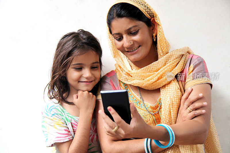 印度家庭使用手机