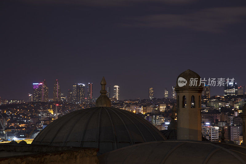 夜晚伊斯坦布尔和广场的城市景观