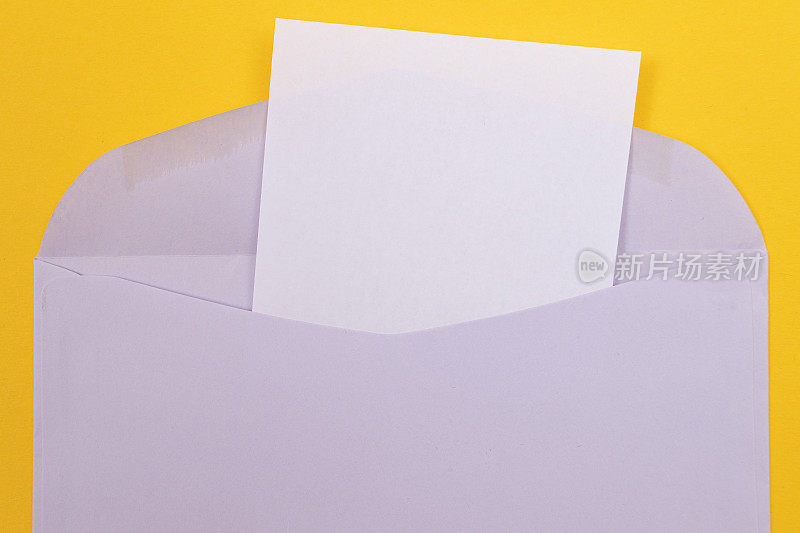 紫罗兰色信封，内附空白白纸