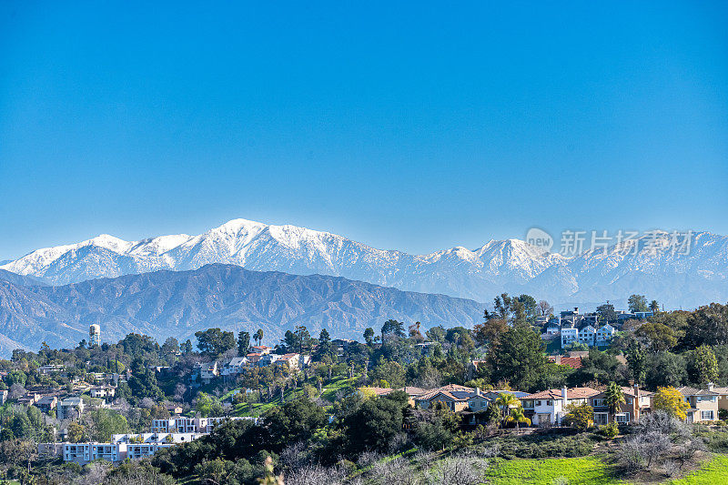 圣盖博山脉和蒙特利山