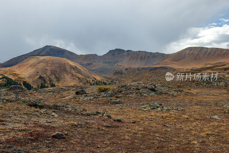 独立山口的秋景