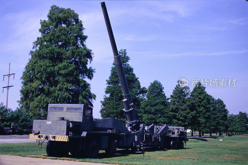 上世纪90年代初，地面上展示的一门M65安妮原子炮