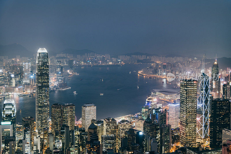 香港天际线夜间鸟瞰图