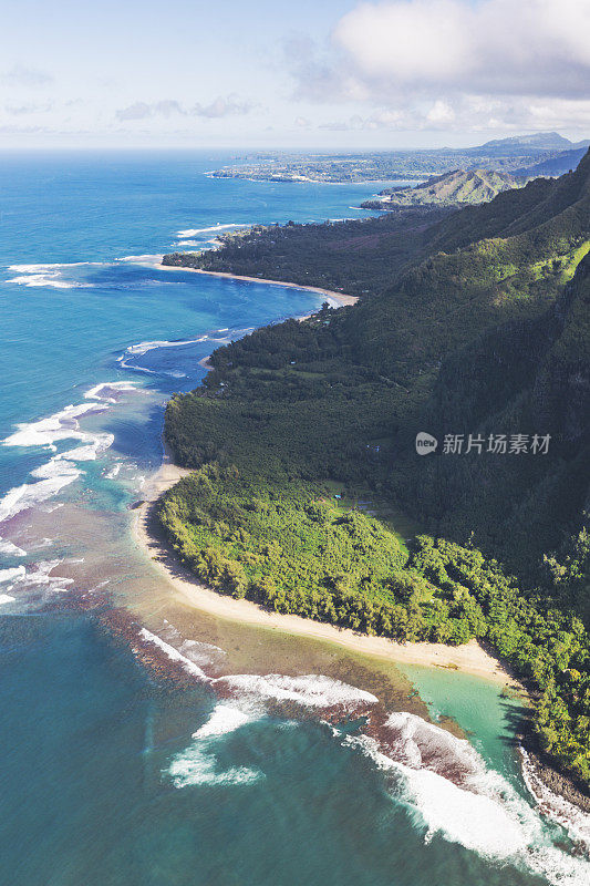 鸟瞰图纳帕里海岸国家公园海岸线在考艾岛，夏威夷美国