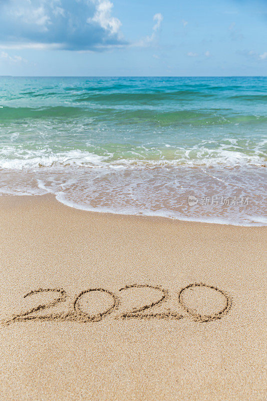 2020年:夏日海滩和大海