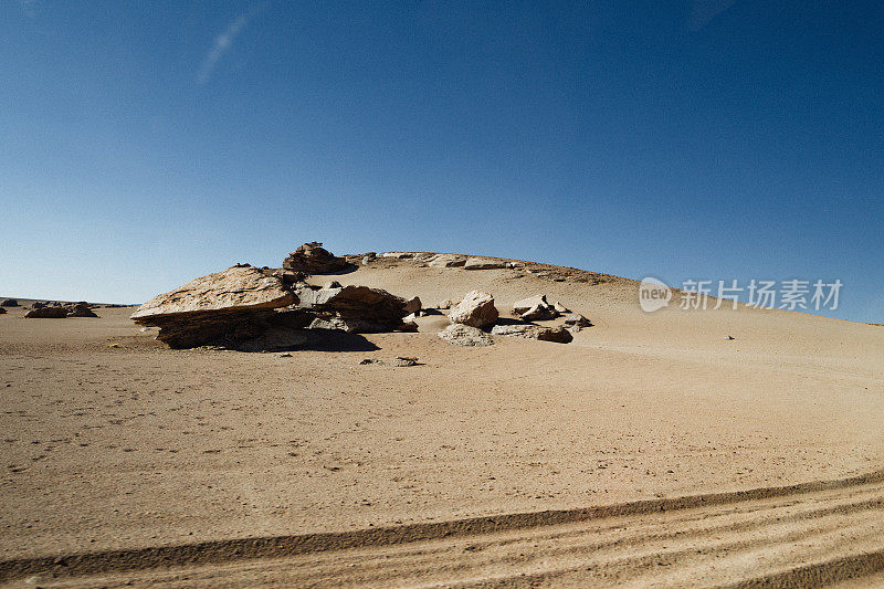 风景优美的高山和火山在Altiplano玻利维亚