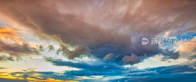 缤纷的日落背景风暴Cloudscape天空