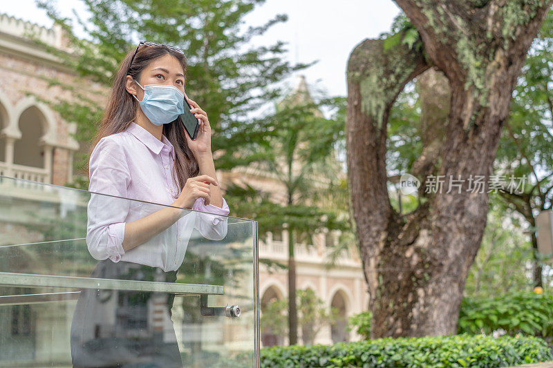 亚洲华裔年轻女商人使用智能手机