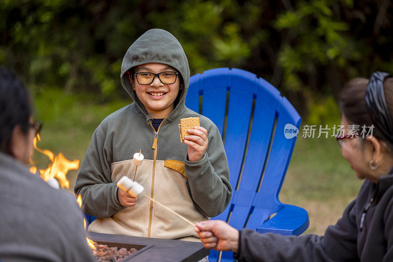 在火坑边做冰淇淋