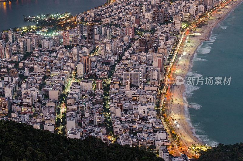 里约热内卢伊帕内玛区的建筑夜景