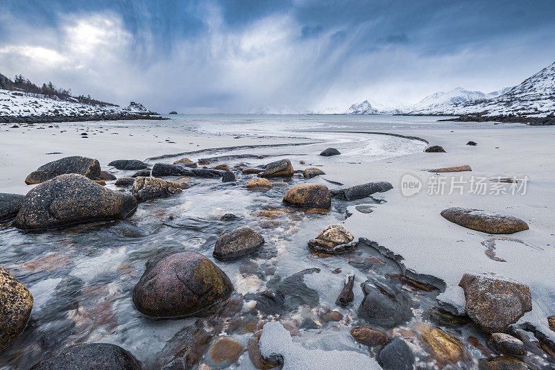 挪威北部罗浮敦冬季雪景