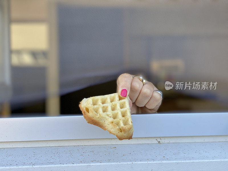 服务华夫饼干