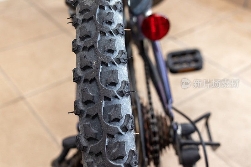 自行车轮胎凹凸不平的表面