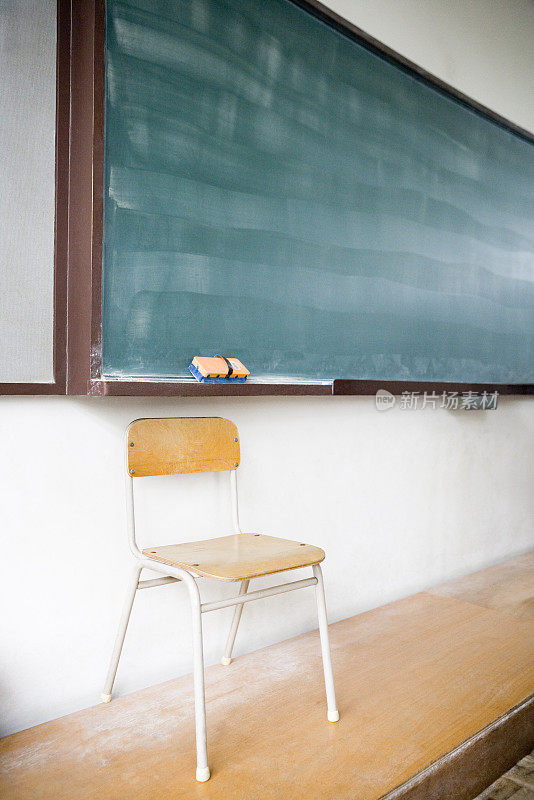 黑板在教室里