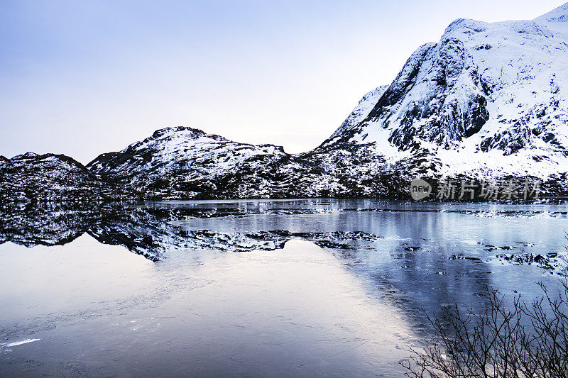 冬季景观与罗弗敦附近斯沃瓦尔，挪威