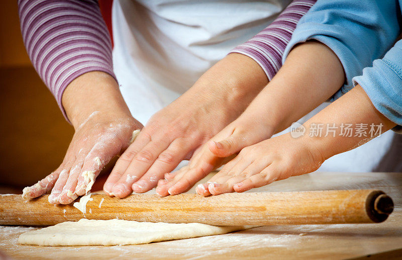 家人准备午餐