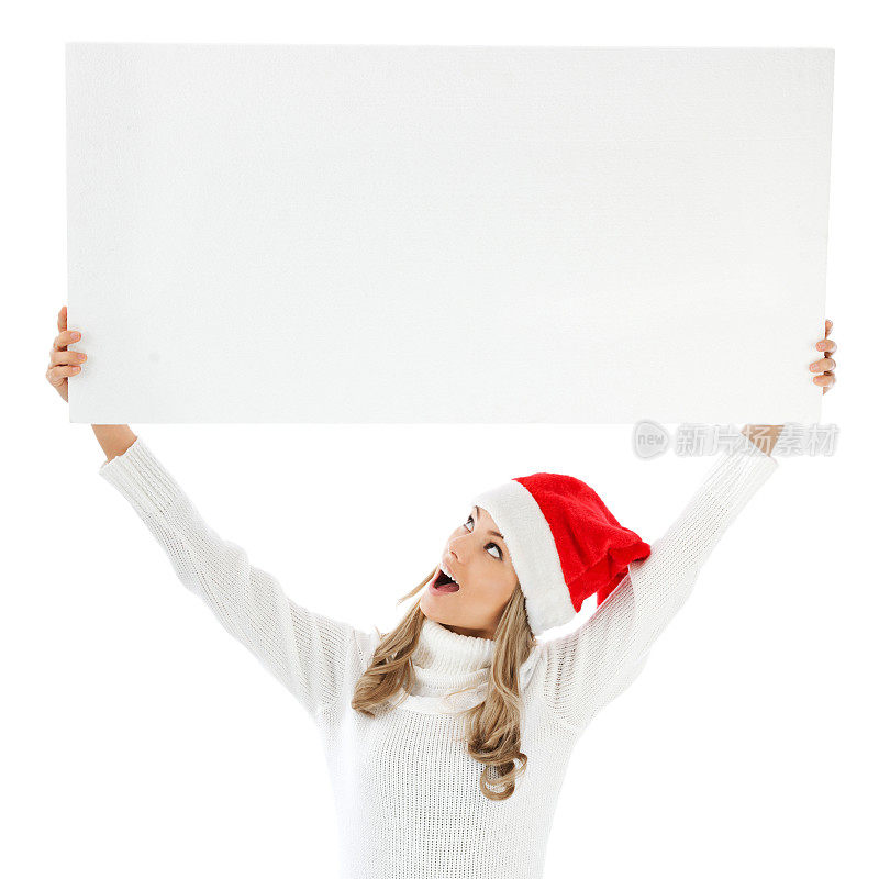 戴着圣诞老人帽的年轻女子手持白板