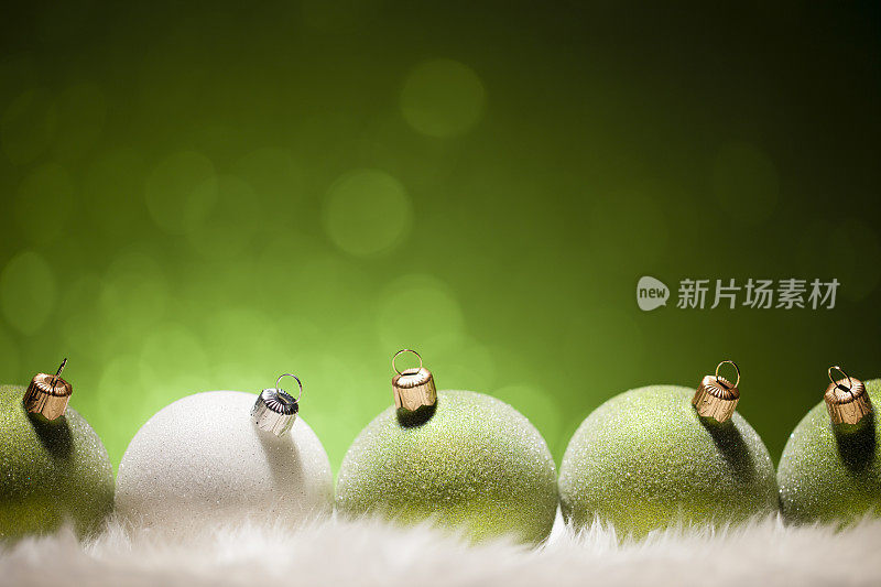 圣诞装饰物-绿色散焦装饰白色