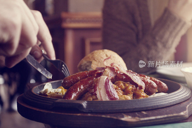 香肠，鸡蛋和熏肉