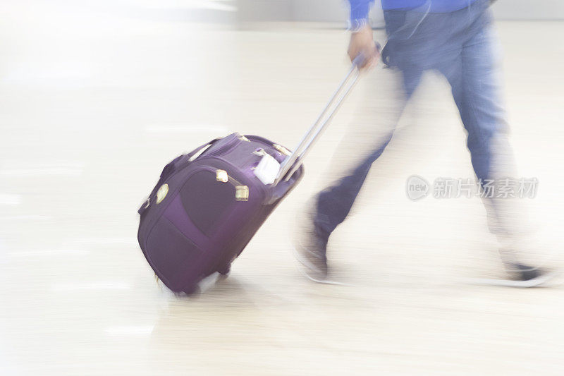 行李在机场-模糊运动平移