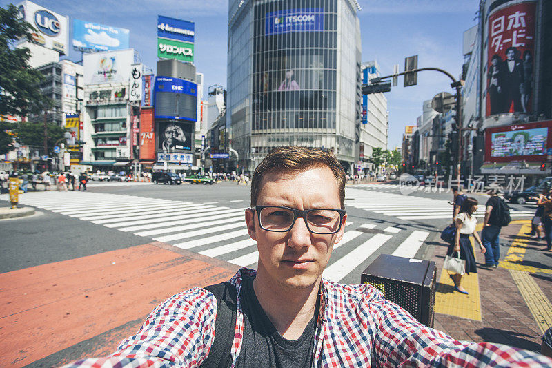 在日本东京涩谷十字路口自拍。