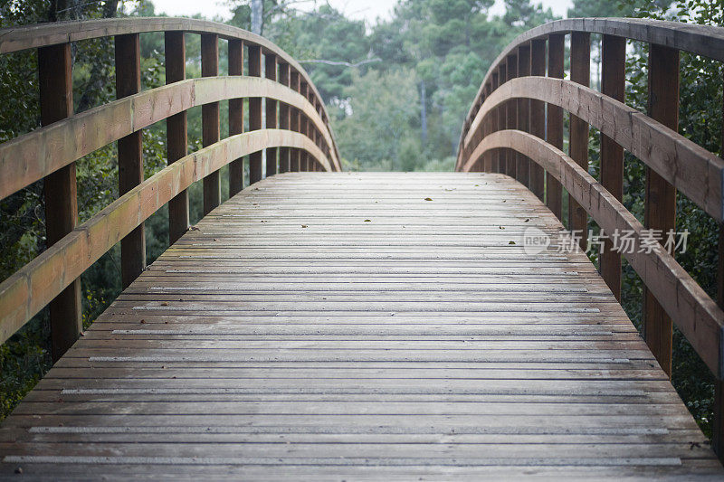 高架步道，木桥，木板路。