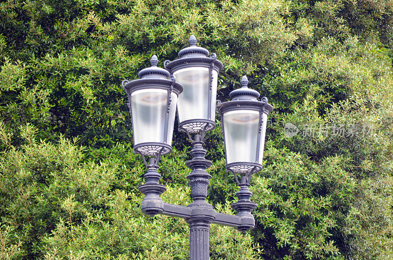 公园里的灯柱
