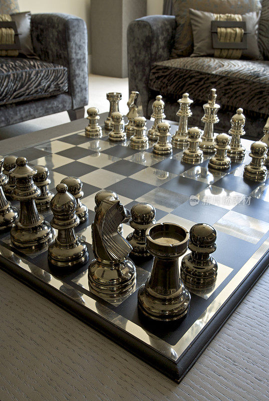 豪华休息室里的象棋