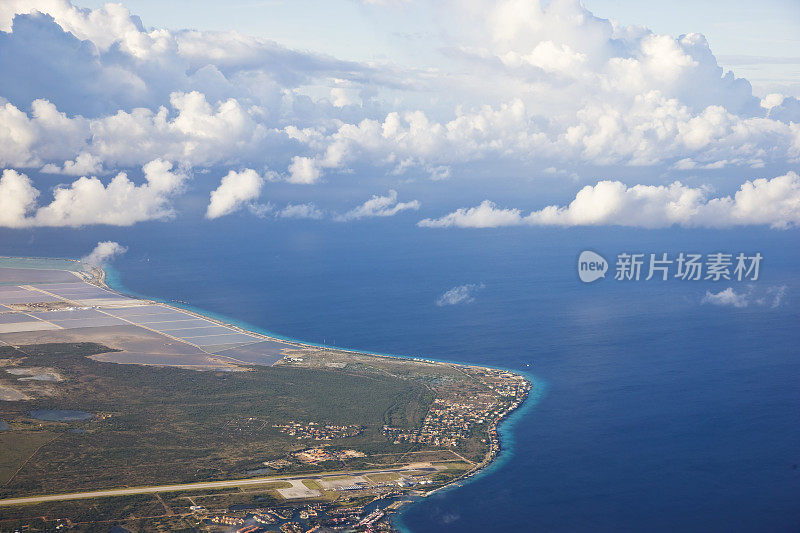 博内尔岛上空飞行