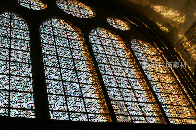 圣米歇尔山教堂的窗户