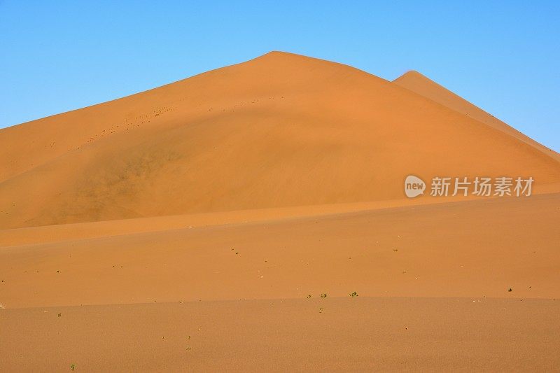 内蒙古巴丹吉林沙漠巨型沙丘