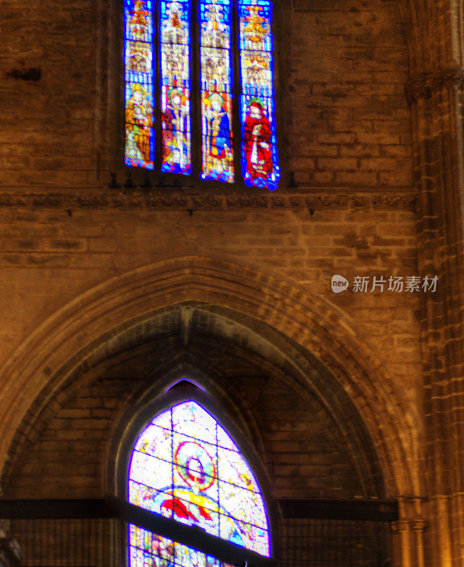 塞维利亚大教堂彩色玻璃窗