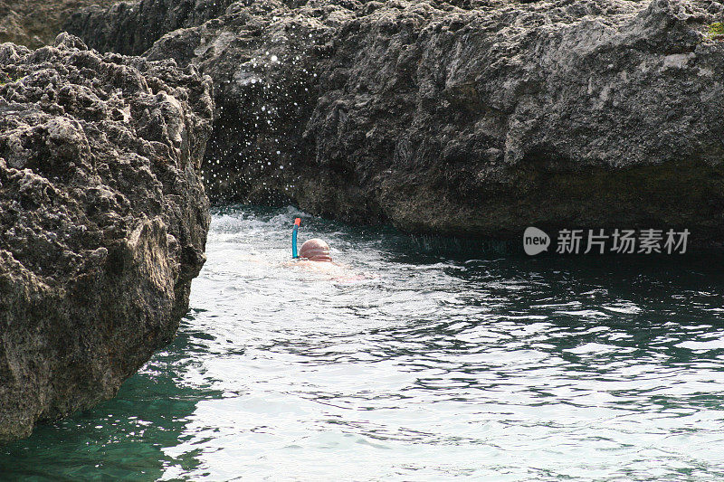 在大开曼岛浮潜