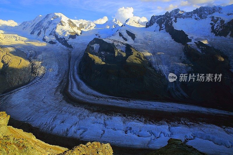 罗莎山地块，戈尔内冰川裂缝日出，瑞士阿尔卑斯山