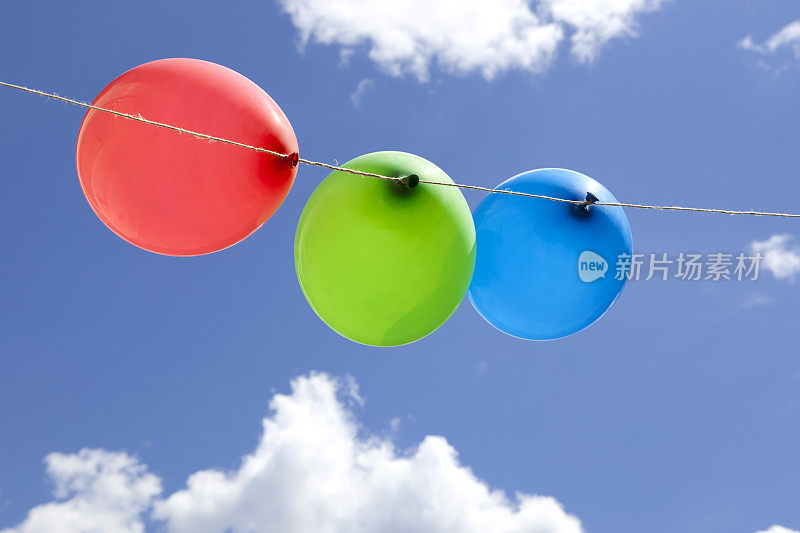 三个彩色气球