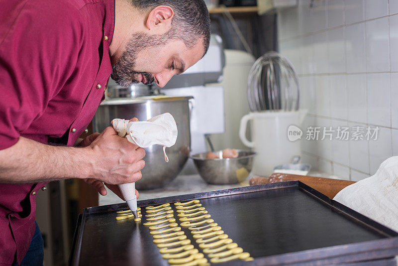 意大利糕点制作、糕点、烘焙糖果机:用袋和袋来制作糕点