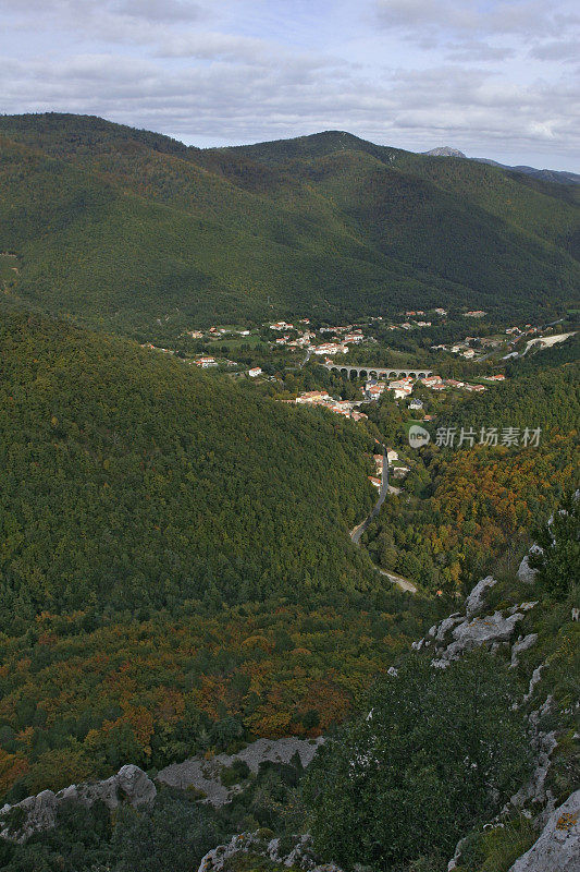 迦他国度-在山谷里