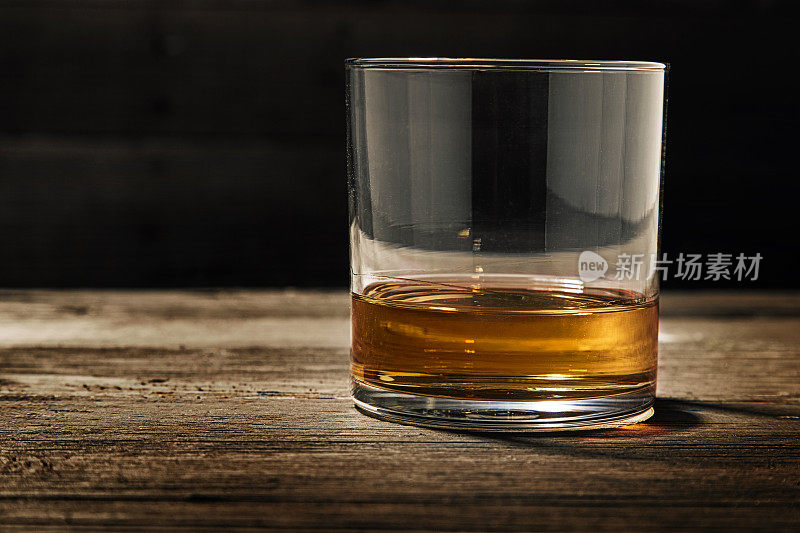 单杯波旁威士忌