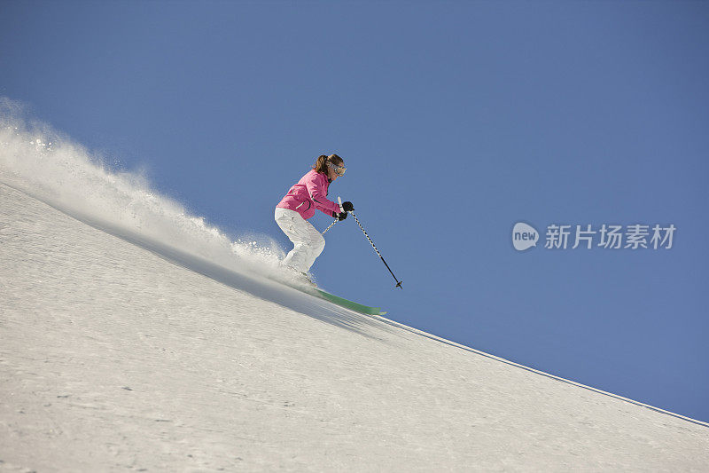 女性下山滑雪运动员