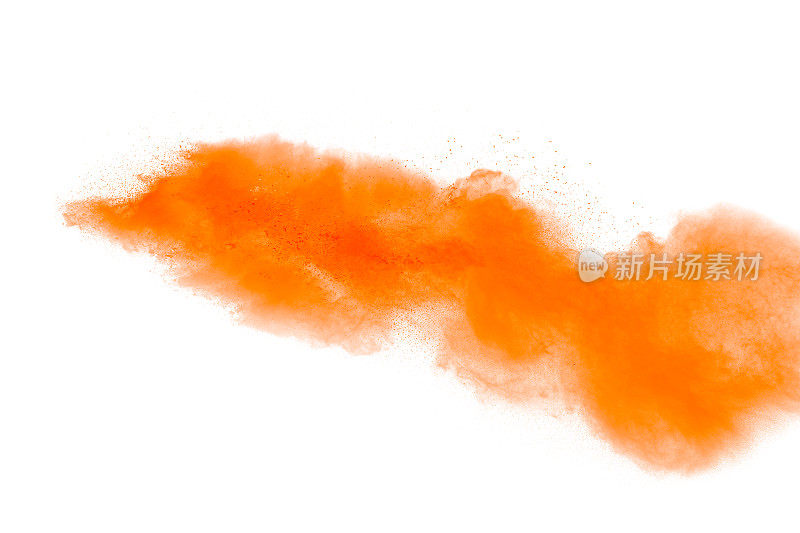 抽象的橙色粉尘爆炸在白色背景。抽象的橙色粉末飞溅在白色背景上，冻结运动的橙色粉末飞溅。